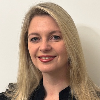 Tori has blonde shoulder length hair