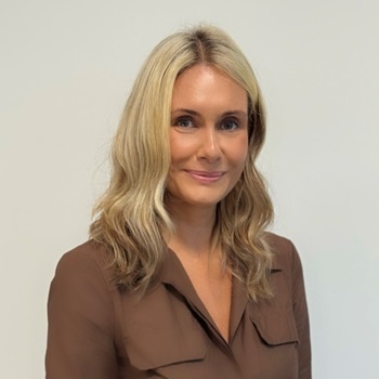 Lindsey has long blonde hair